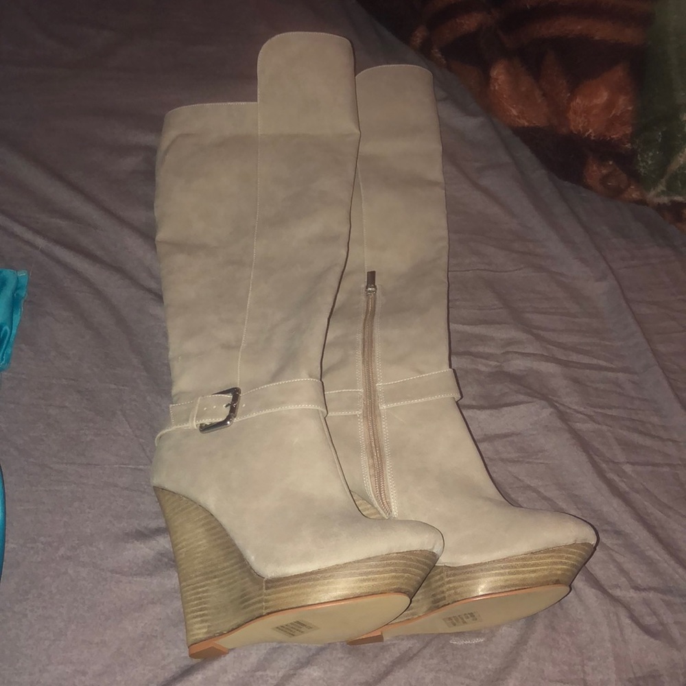 SiZe 8.5 Wedge boot